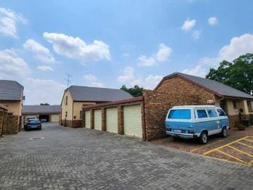 3 Bedroom Townhouse in Bonaero Park