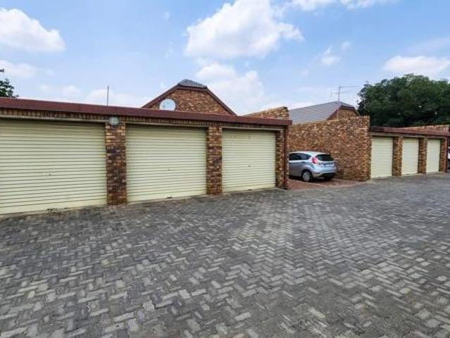 3 Bedroom Townhouse in Bonaero Park