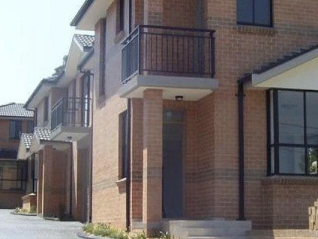 3 BEDROOM TOWNHOUSE IN BOUTIQUE COMPLEX