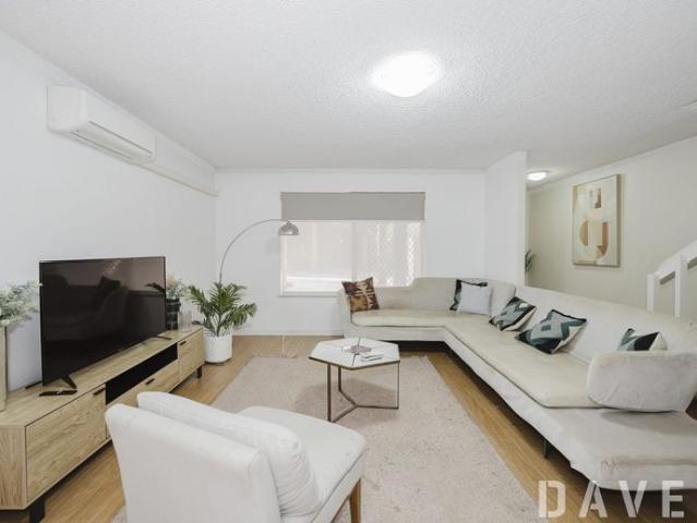 3 Bedroom Townhouse in convenient Glendalough! Furnished