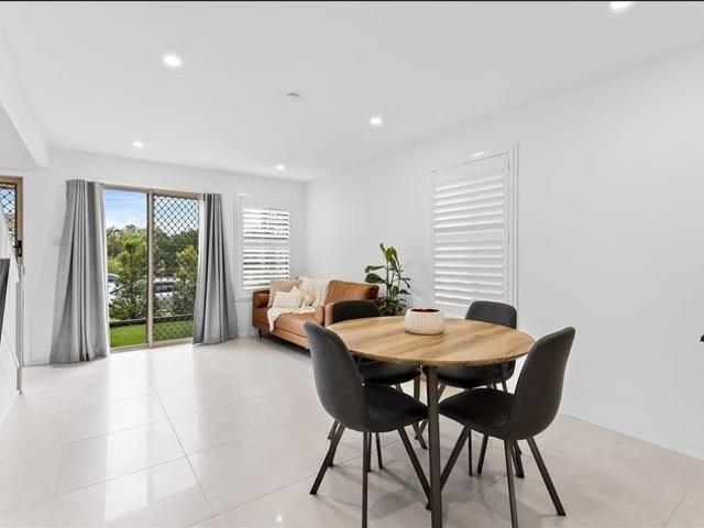 3 Bedroom Townhouse in Convenient Locale!