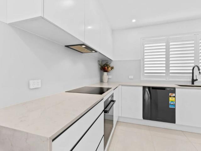 3 Bedroom Townhouse in Convenient Locale!