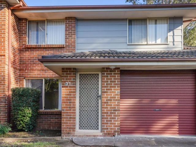 3 Bedroom Townhouse in Convenient Location!