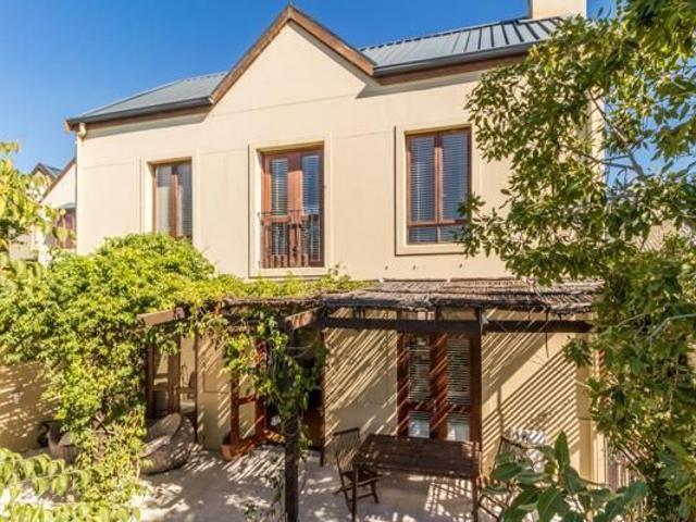 3 Bedroom Townhouse in Devonvale Golf & Wine Estate