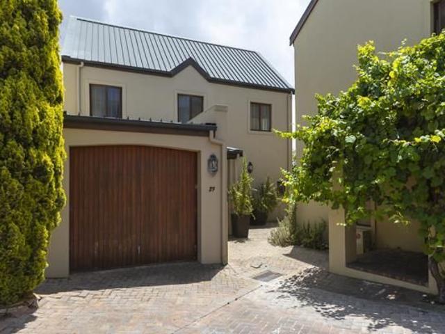 3 Bedroom Townhouse in Devonvale Golf & Wine Estate
