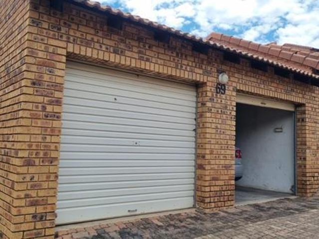 3 Bedroom Townhouse in Die Hoewes