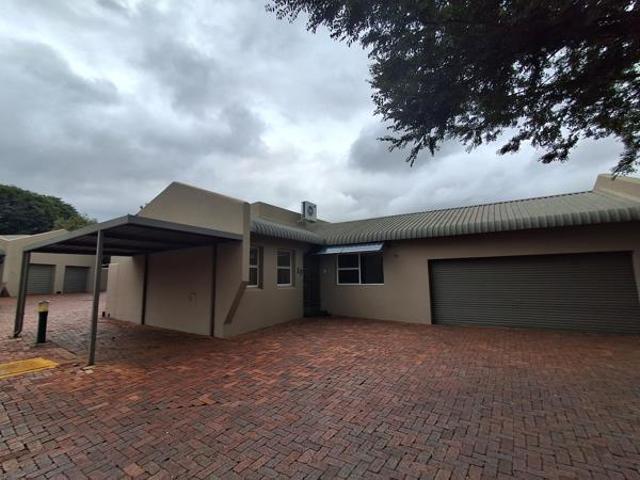 3 Bedroom Townhouse in Die Hoewes