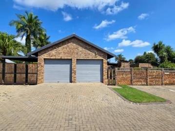 3 Bedroom Townhouse in Doornpoort