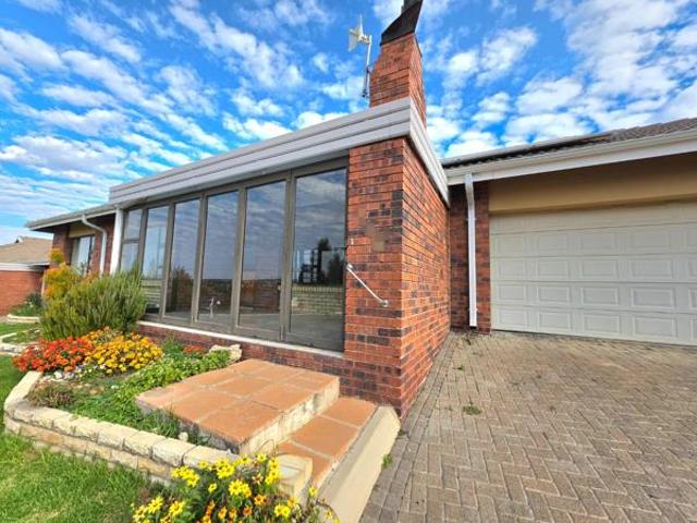3 Bedroom Townhouse in Eureka