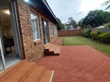 3 Bedroom Townhouse in Eldoraigne