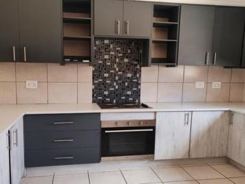 3 Bedroom Townhouse in Fichardt Park