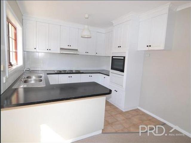 3 BEDROOM TOWNHOUSE IN GREAT LOCATION