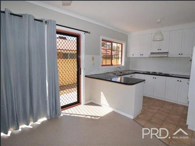 3 BEDROOM TOWNHOUSE IN GREAT LOCATION