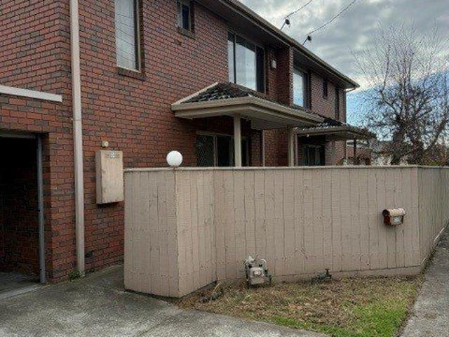 3 Bedroom townhouse in great location!