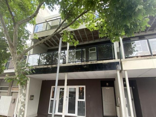 3 Bedroom townhouse in heart of Mawson Lakes