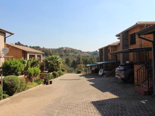 3 Bedroom Townhouse in Helderkruin