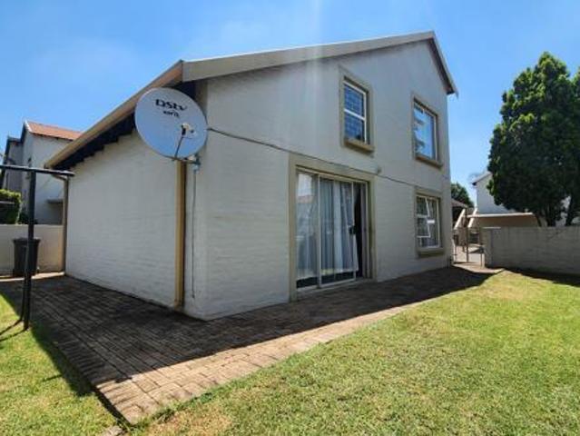 3 Bedroom Townhouse in Heuwelsig Estate