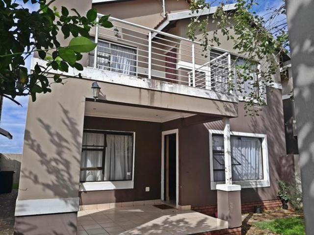 3 Bedroom Townhouse in Hillside