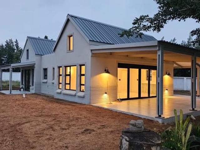 3 Bedroom Townhouse in Hoedspruit