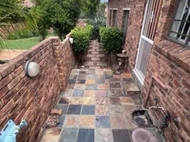 3 Bedroom Townhouse in Honeydew Manor