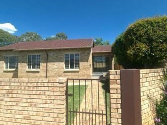 3 Bedroom Townhouse in Honeydew Ridge