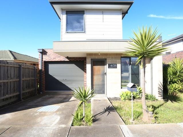 3 bedroom townhouse in ideal location
