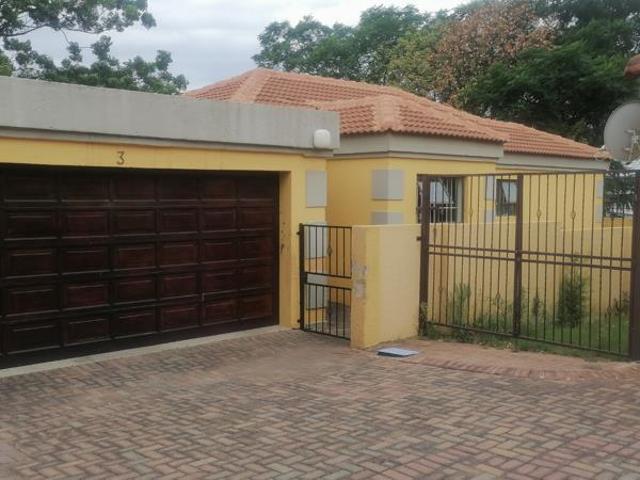 3 Bedroom Townhouse in Kensington B