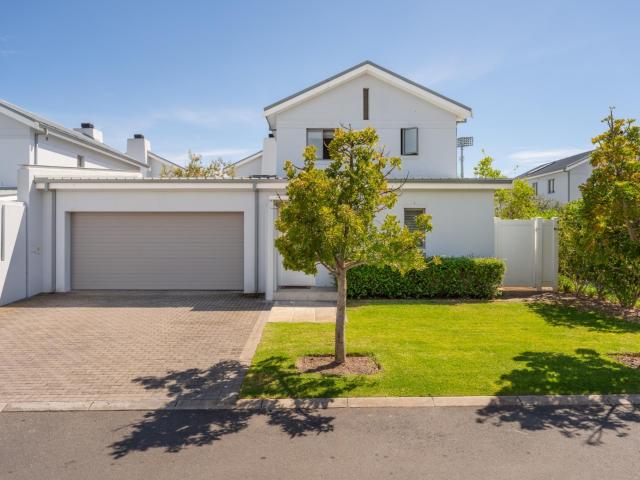 3 Bedroom Townhouse in Klein Drakenstein