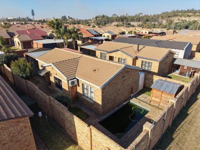 3 Bedroom Townhouse in Krugersdorp Central