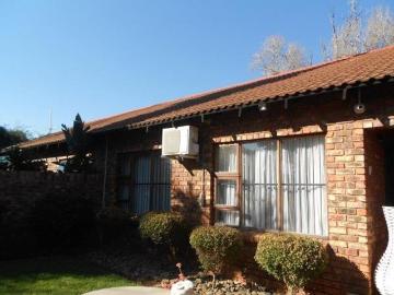 3 Bedroom Townhouse in Langenhoven Park