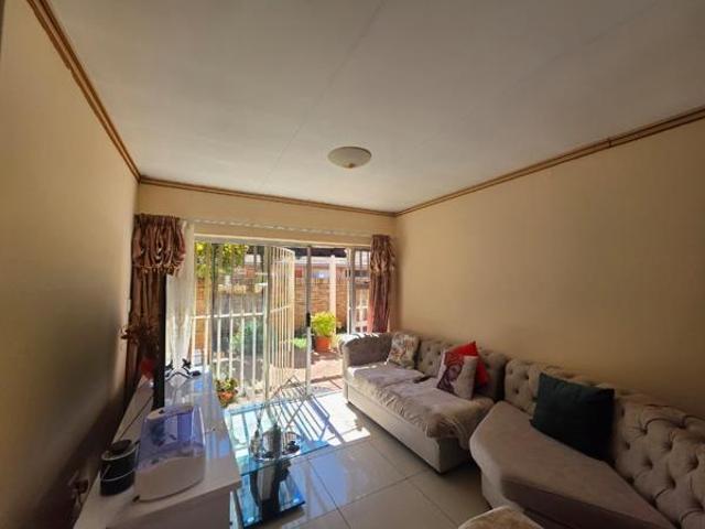 3 Bedroom Townhouse in Langenhoven Park
