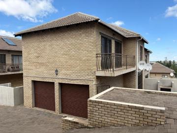 3 Bedroom Townhouse in Langenhoven Park