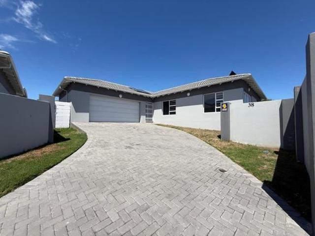 3 Bedroom Townhouse in Lorraine Manor