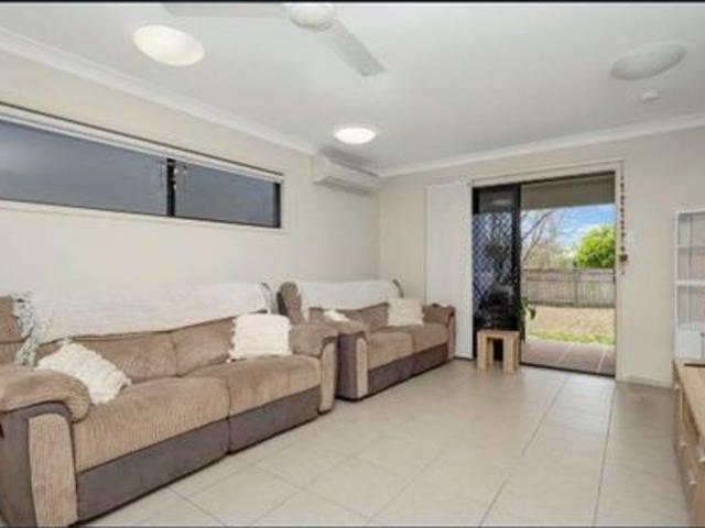3 Bedroom Townhouse in Popular Burdell Location