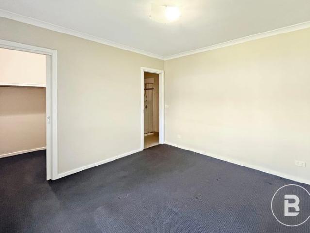 3 bedroom Townhouse in popular White Hills