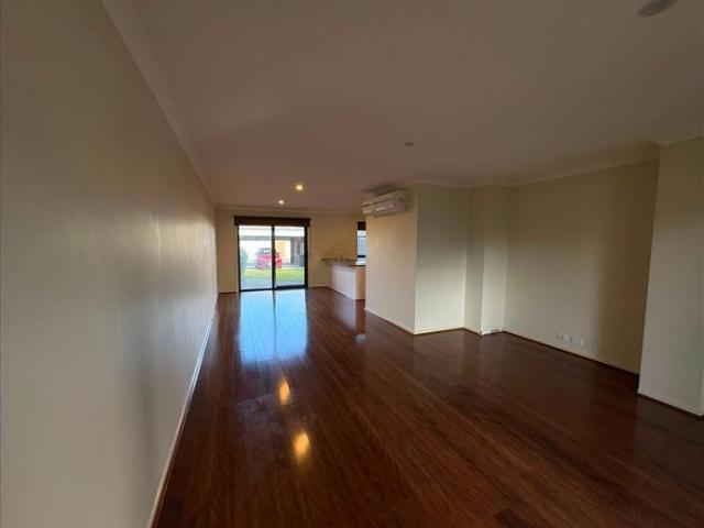 3 bedroom townhouse in prime Sunshine West Location