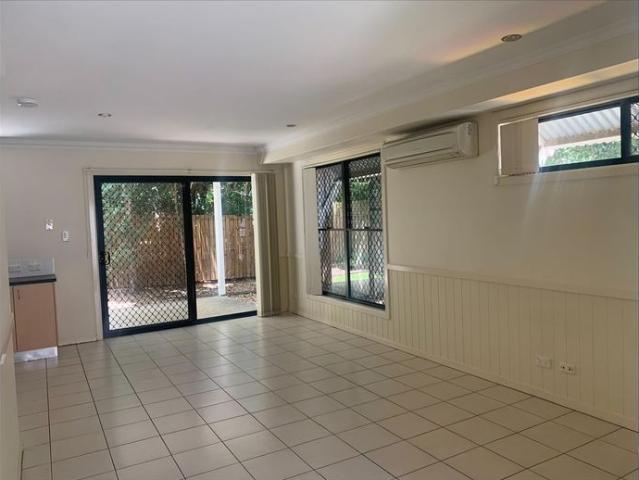 3 BEDROOM TOWNHOUSE IN QUIET COMPLEX