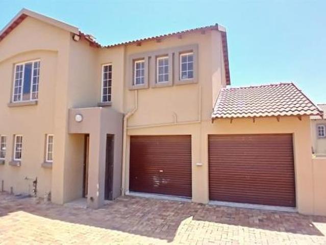 3 Bedroom Townhouse in Ruimsig