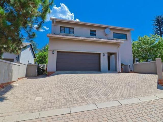 3 Bedroom Townhouse in Ruimsig