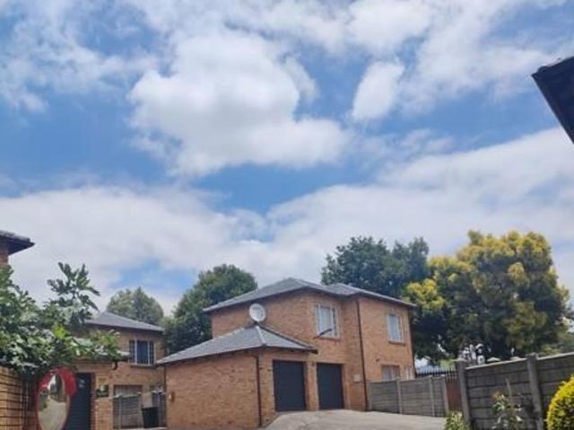 3 Bedroom Townhouse in Randpark Ridge