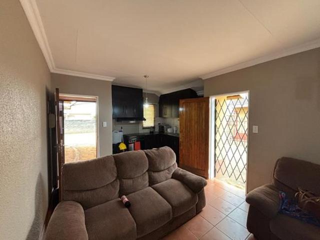 3 Bedroom Townhouse in Roodepan