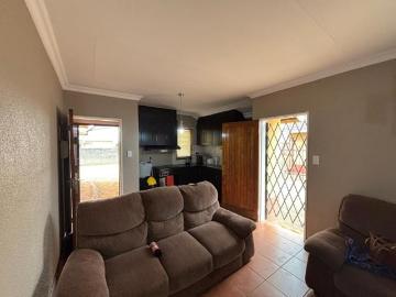 3 Bedroom Townhouse in Roodepan