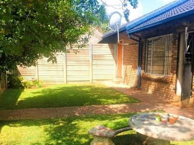 3 Bedroom Townhouse in Rooihuiskraal
