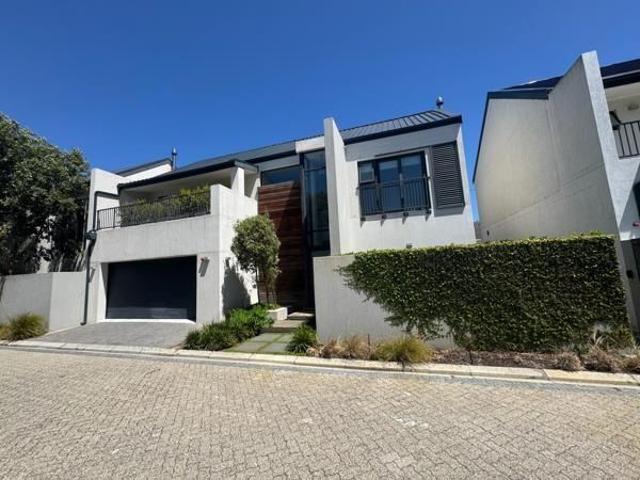 3 Bedroom Townhouse in Rondebosch