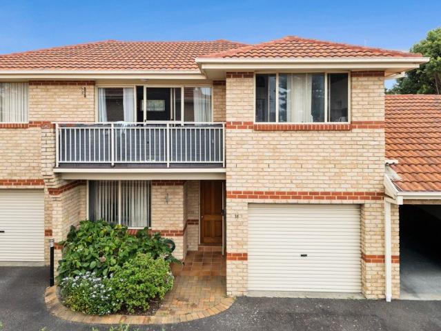 3 Bedroom Townhouse in Secure Gated Complex Convenient Woy Woy Location