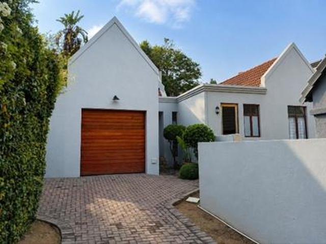 3 bedroom townhouse in secure magali.