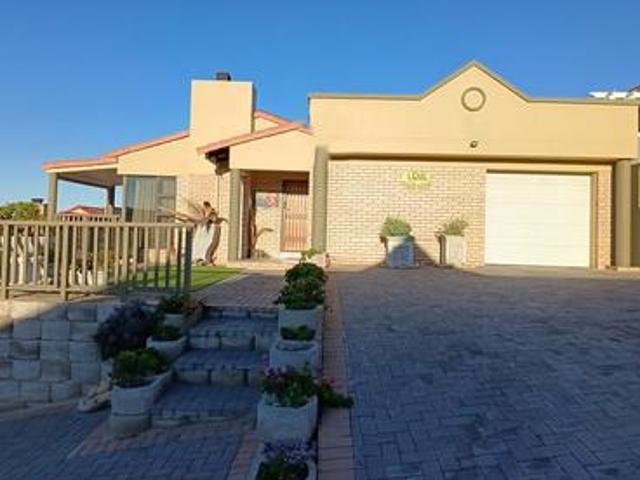 sole mandate 3 bedroom townhouse in.