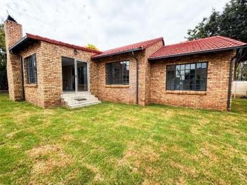 House to rent in Clubview East