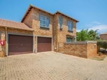 3 Bedroom Townhouse in Wilgeheuwel