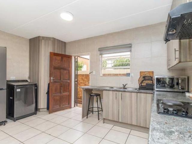 3 Bedroom Townhouse in Wilgeheuwel